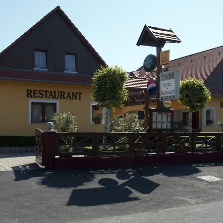 ザラカロシュ Frisko Panzio Bed & Breakfast エクステリア 写真