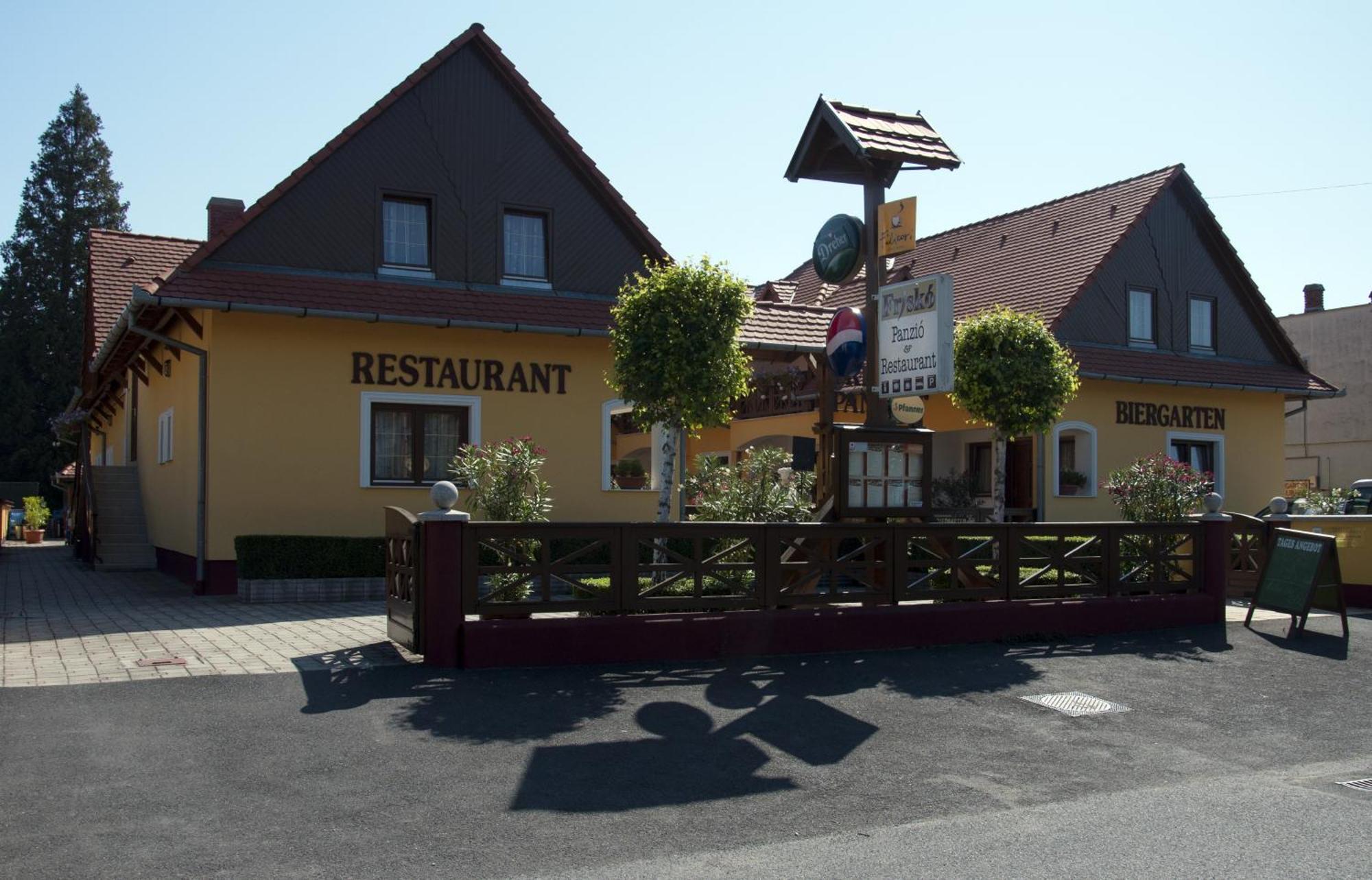 ザラカロシュ Frisko Panzio Bed & Breakfast エクステリア 写真