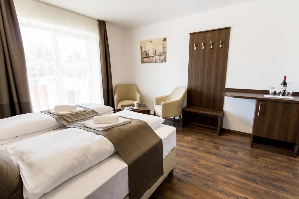 ザラカロシュ Frisko Panzio Bed & Breakfast エクステリア 写真