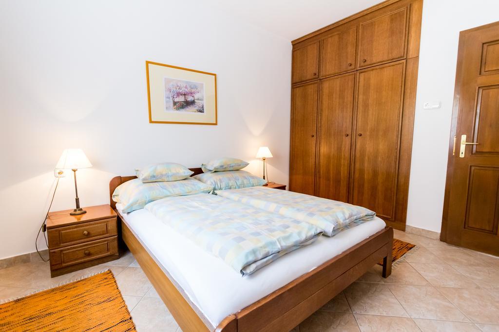 ザラカロシュ Frisko Panzio Bed & Breakfast エクステリア 写真