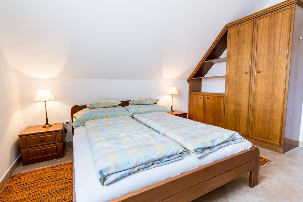 ザラカロシュ Frisko Panzio Bed & Breakfast エクステリア 写真