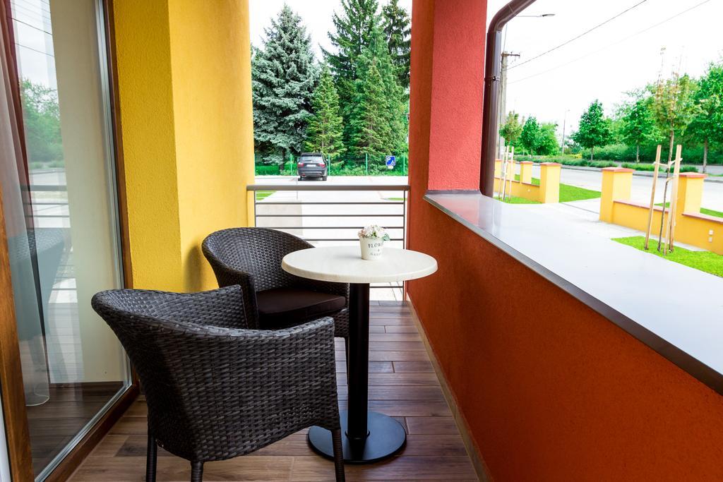 ザラカロシュ Frisko Panzio Bed & Breakfast エクステリア 写真